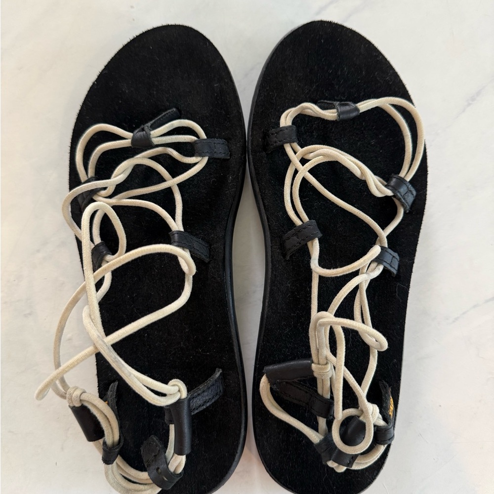 Size 9 Teva Voya Infinity Sandal in Birch
